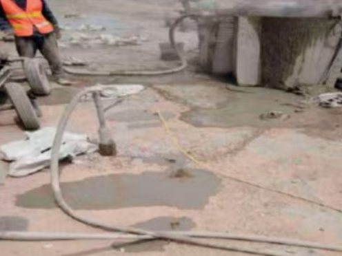 诸城水泥混凝土路面板底注浆技术 路面脱空注浆整治方案